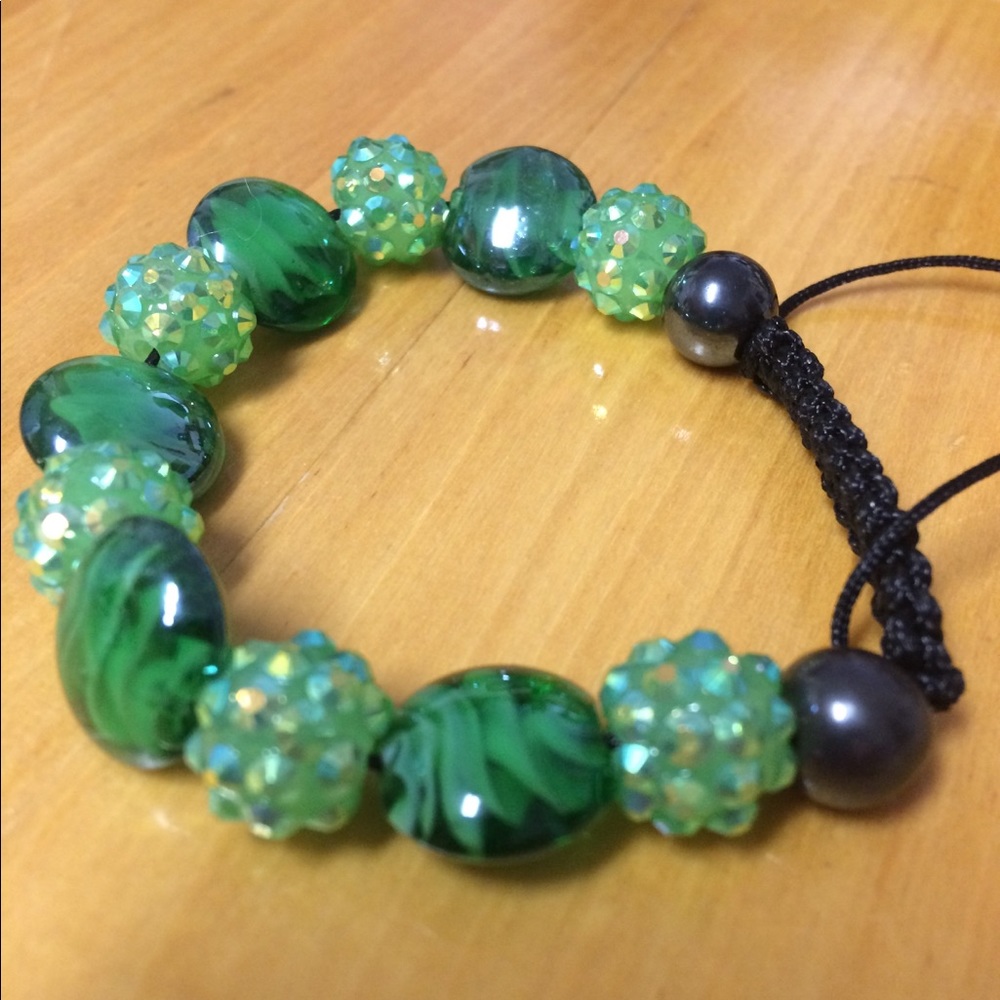 Green glass beads bracelet.